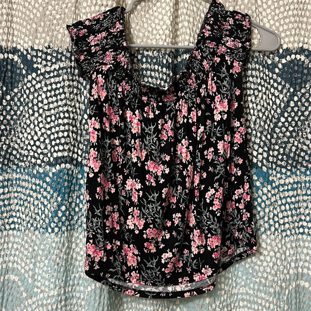American Eagle. Blouse off the shoulder. Medium!